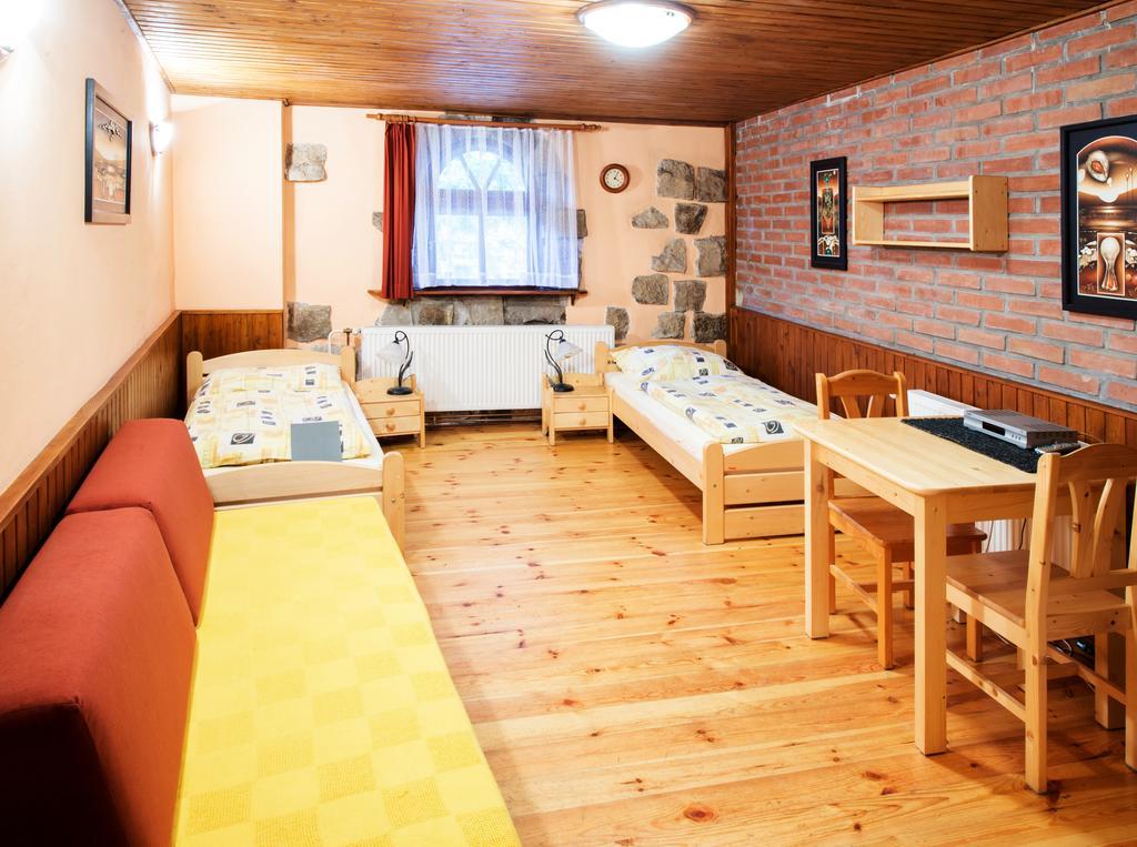 Penzion Uno Hradec Kralove Phòng bức ảnh